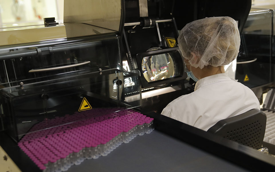 Τι ισχύει ανά χώρα για τα εμβόλια AstraZeneca και Johnson & Johnson-3