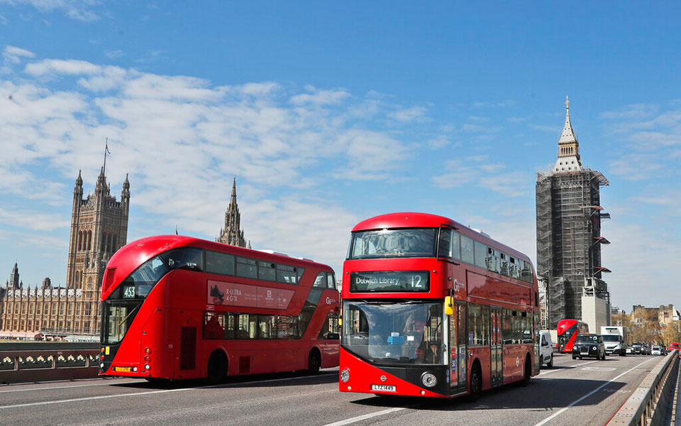 το-big-ben-αργεί-ακόμη-να-ηχήσει-561346087