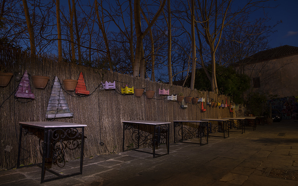 Περιμένοντας σιωπηλά το άνοιγμα: Οι καφετέριες της Αθήνας εν μέσω lockdown (εικόνες)-13