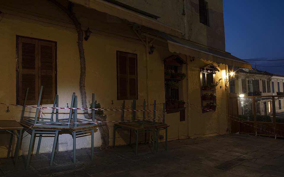 Περιμένοντας σιωπηλά το άνοιγμα: Οι καφετέριες της Αθήνας εν μέσω lockdown (εικόνες)-5