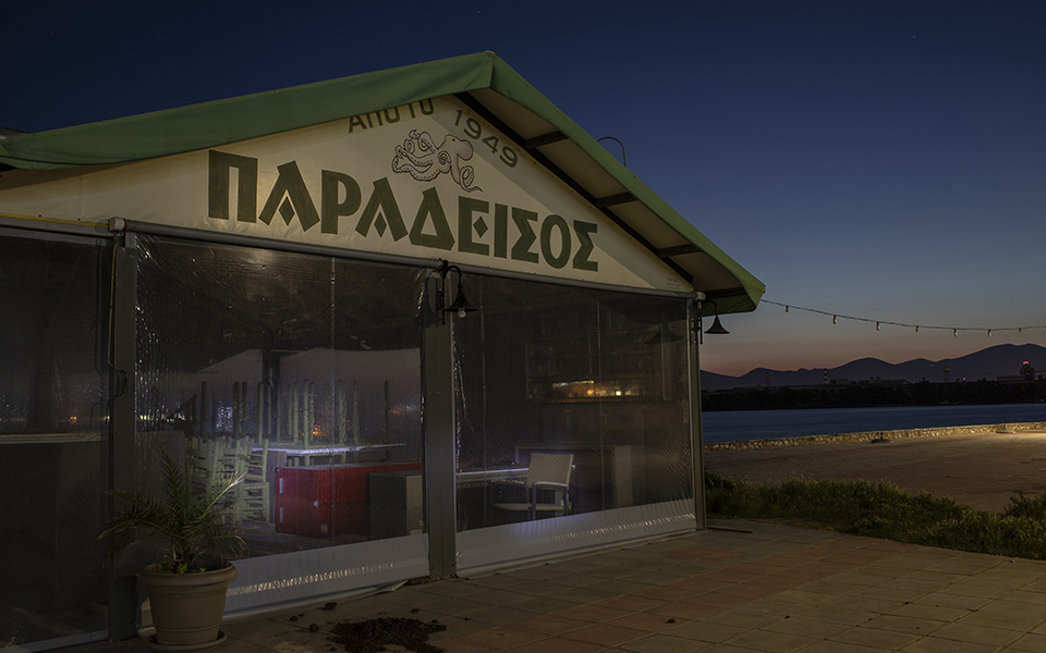 Περιμένοντας σιωπηλά το άνοιγμα: Οι καφετέριες της Αθήνας εν μέσω lockdown (εικόνες)-3