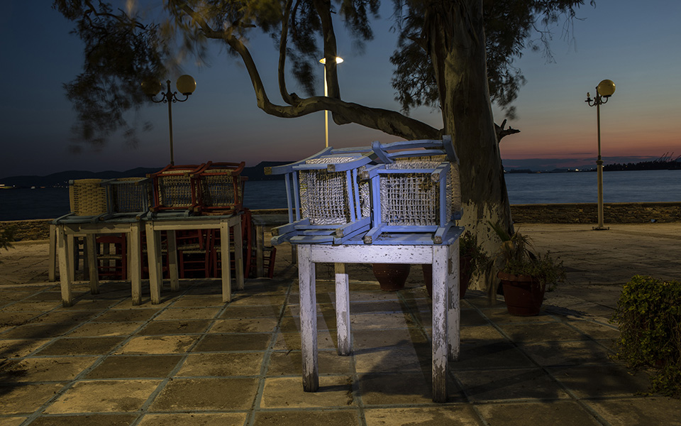 Περιμένοντας σιωπηλά το άνοιγμα: Οι καφετέριες της Αθήνας εν μέσω lockdown (εικόνες)-9