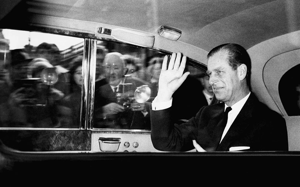 Πρίγκιπας Φίλιππος: Η γνωριμία με την Ελισάβετ, οι επικρίσεις και τα κοφτά σχόλια-3