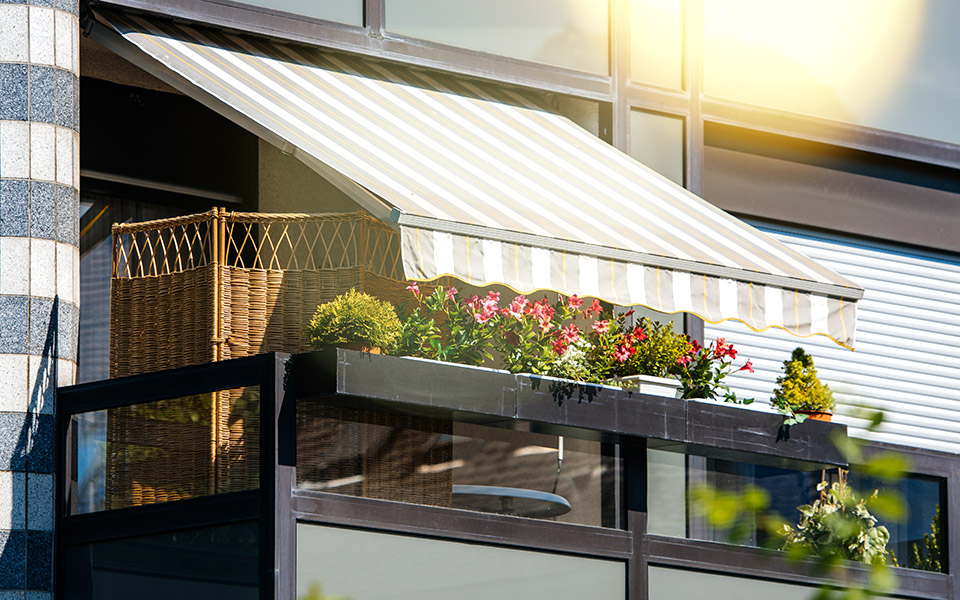 4-είδη-τέντας-που-θα-δροσίσουν-το-σπίτι-561316252