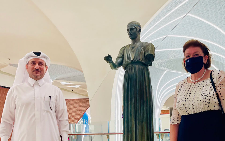 αντίγραφο-του-ηνιόχου-των-δελφών-στον-561320671