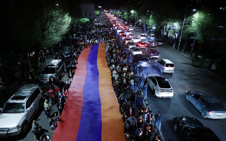 επίσημη-αναγνώριση-της-γενοκτονίας-τ-561343159