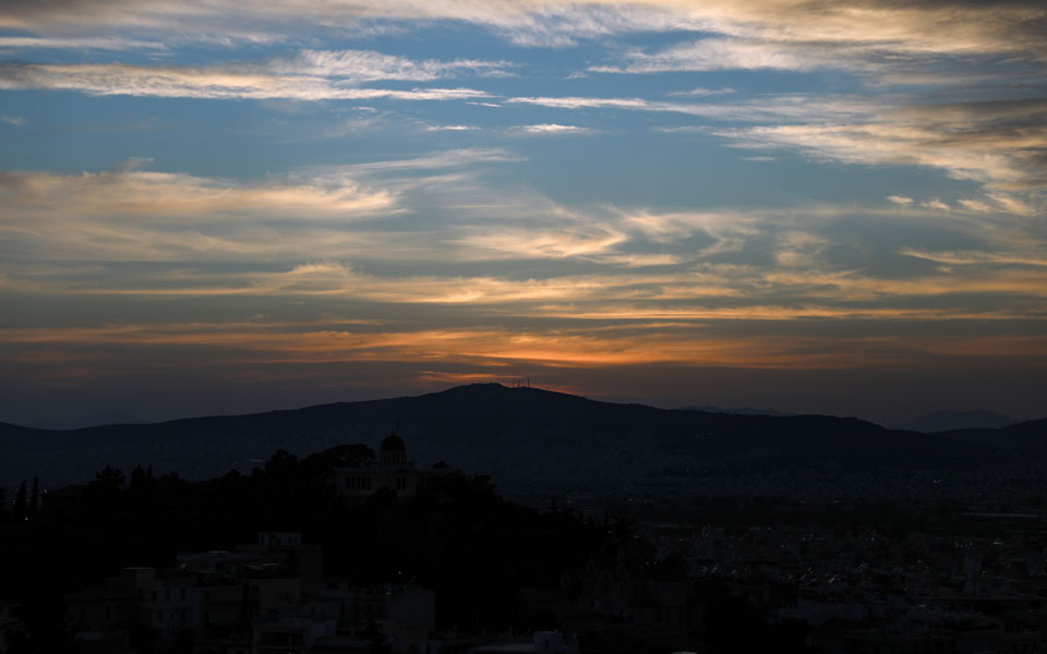 γενικά-αίθριος-καιρός-σε-υψηλά-για-τ-561349852