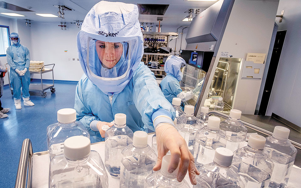 ο-συνδυασμός-των-εμβολίων-γεννά-ελπίδ-561313780