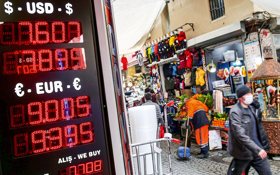 αφήνουν-τη-λίρα-αγοράζουν-bitcoin-στην-τουρκ-561314047