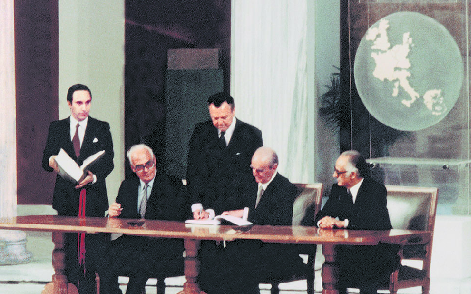 πέτρος-μολυβιάτης-σαράντα-χρόνια-από-561317530