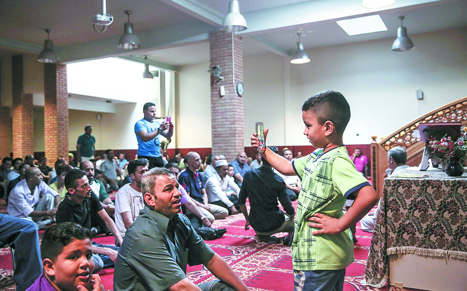 μετανάστες-αριστερά-και-πολιτική-ορθ-561318082