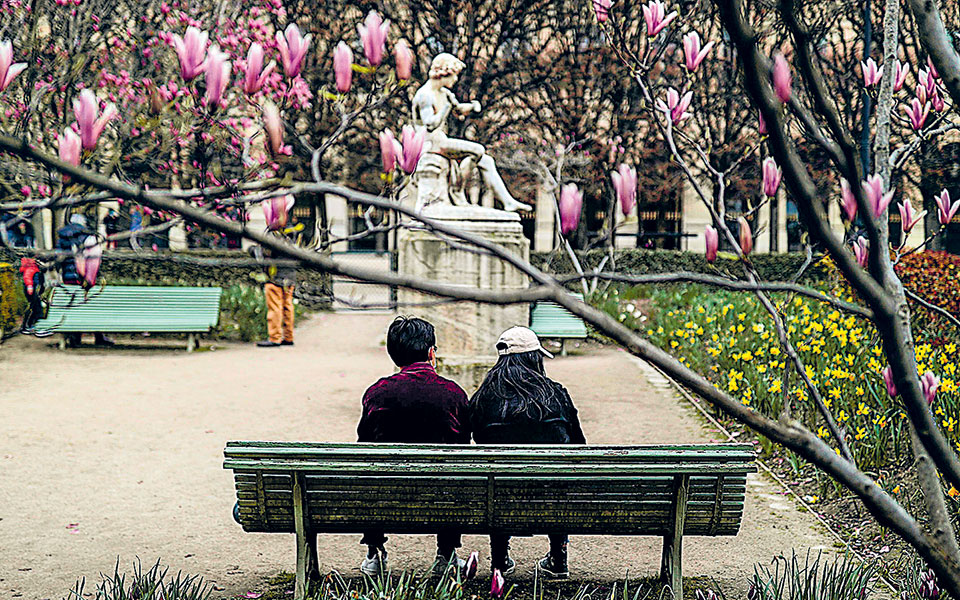 οι-περιορισμοί-παραμένουν-το-ευρώ-υπο-561316819