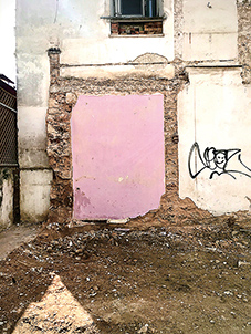 Το ρόδινο «κάδρο» της οδού Ψυτταλείας-1