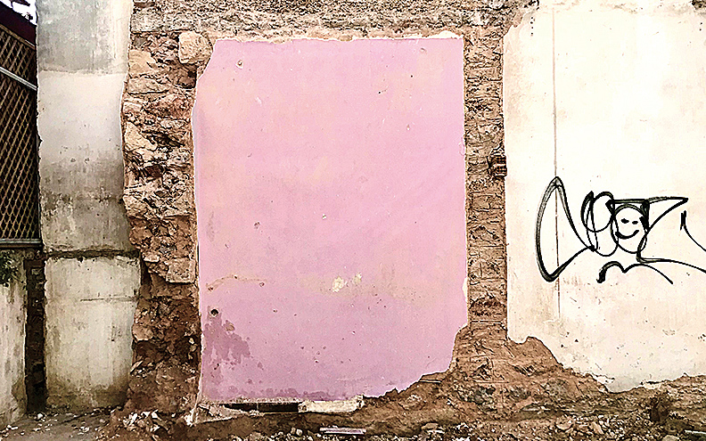 το-ρόδινο-κάδρο-της-οδού-ψυτταλείας-561326110