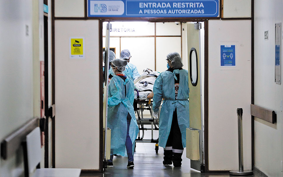 ένα-εκατ-θύματα-της-covid-19-εντός-τριών-μηνώ-561320941