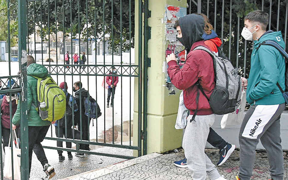 στα-φαρμακεία-για-το-δεύτερο-self-test-μαθητέ-561322273