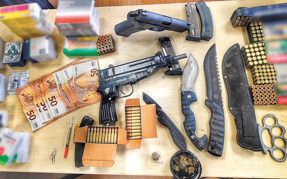 Η αποθήκη με τα αναβολικά και οι διασυνδέσεις-1