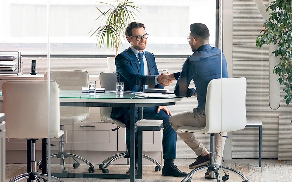 ποιες-ειδικότητες-ζητούν-οι-τράπεζες-561325747