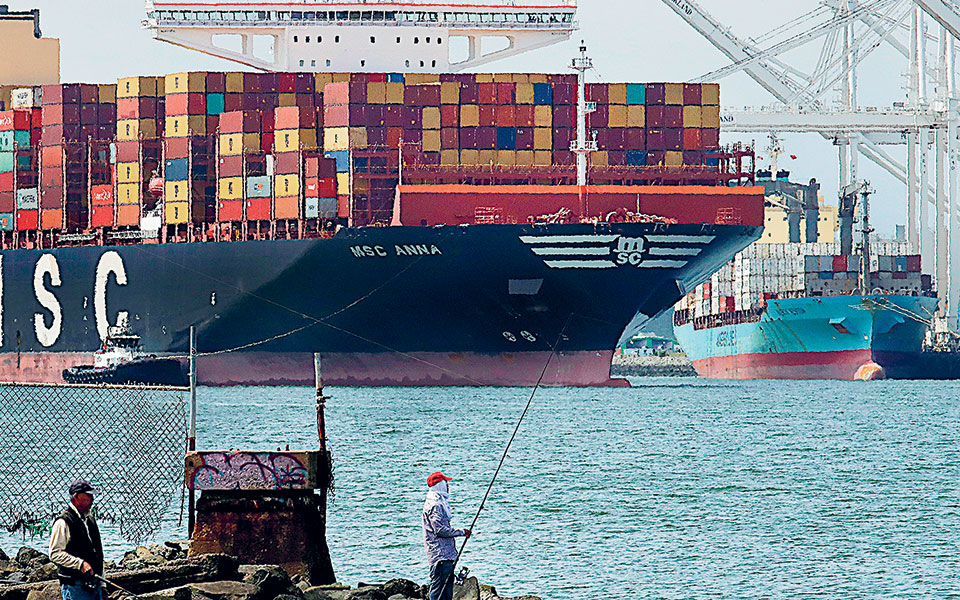 στα-ύψη-οι-ναύλοι-των-κοντέινερ-561328960