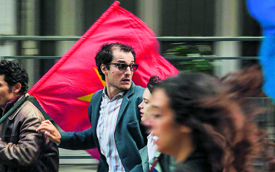 Οικογενειακές ιστορίες με φόντο μια οργουελική Βρετανία-1