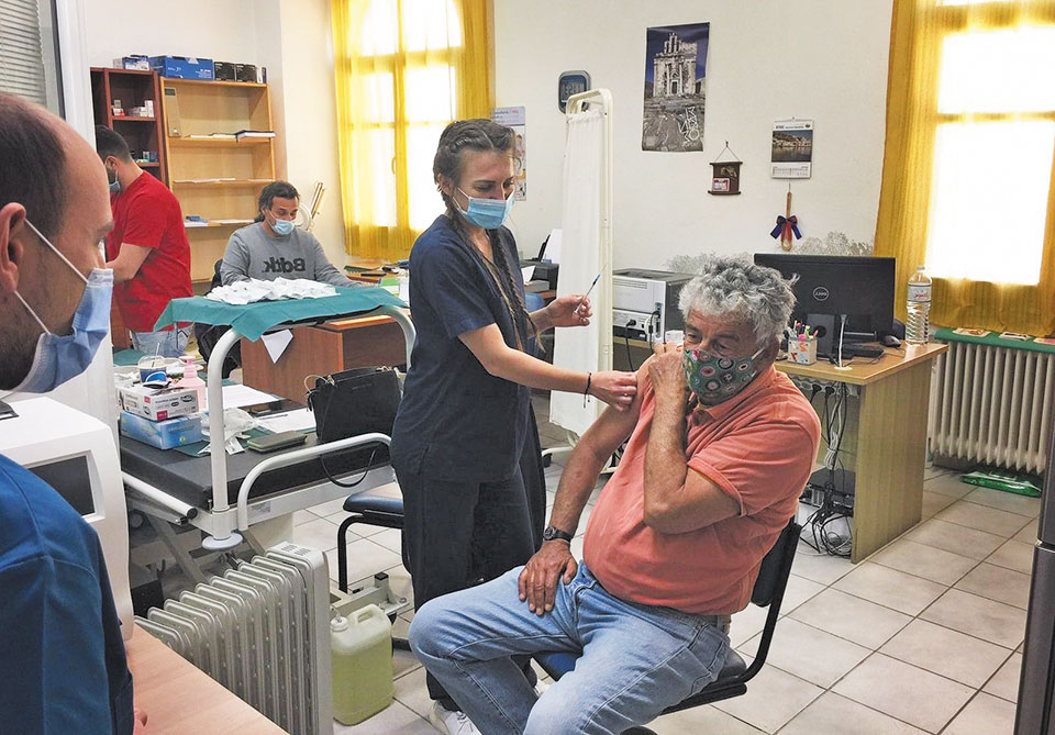 Οι κάτοικοι της Σικίνου ετοιμάζονται για ένα καλοκαίρι όλο αισιοδοξία-3