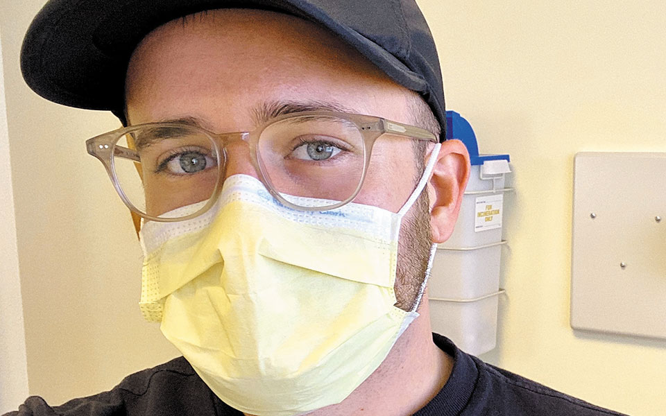 κορωνοϊός-εθελοντής-μακράς-διαρκεία-561329731