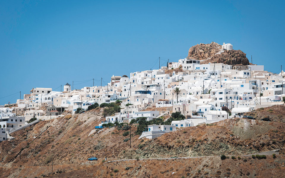 με-το-βλέμμα-στους-τουρίστες-τα-covid-free-νησι-561331603