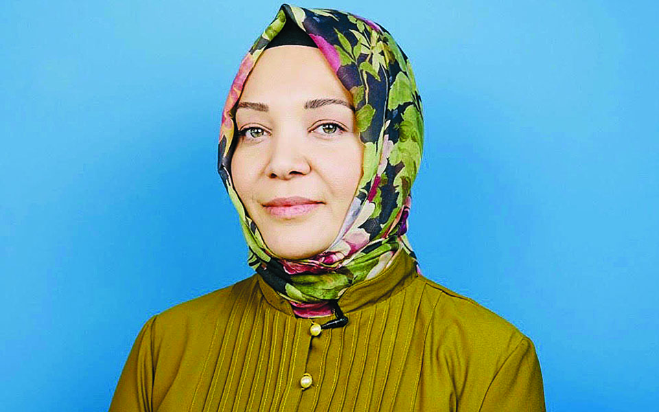 Οι αντίθετοι κόσμοι μιας χώρας-1