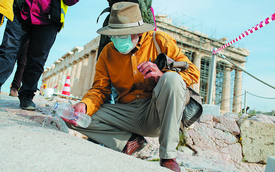 η-ακρόπολη-του-μανόλη-κορρέ-561335299