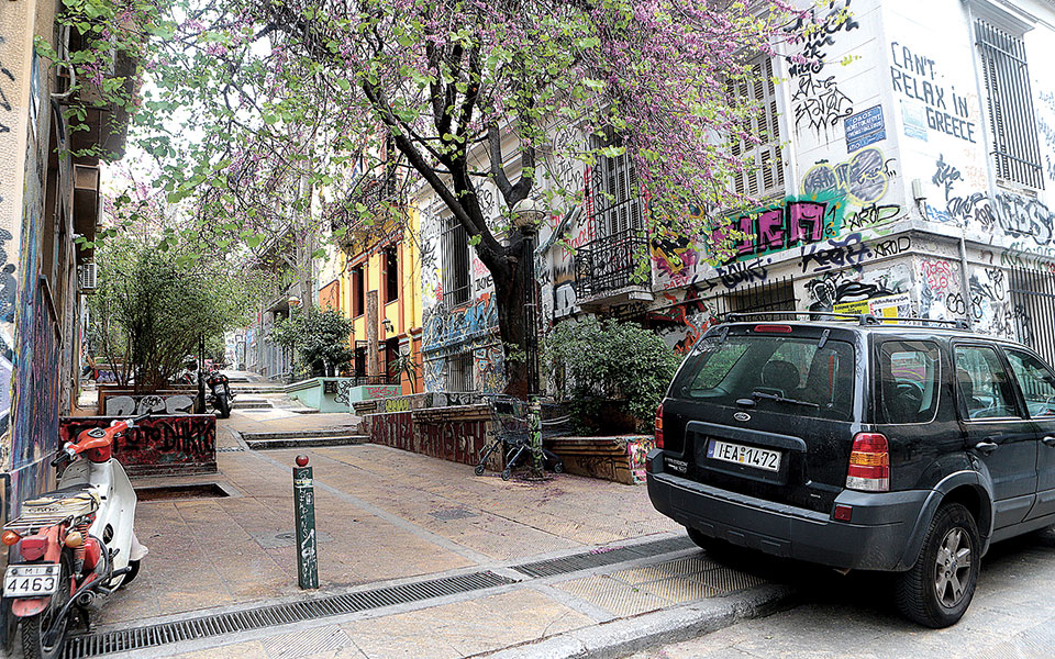 επιχείρηση-στα-εξάρχεια-απαλλάχθηκε-561332563