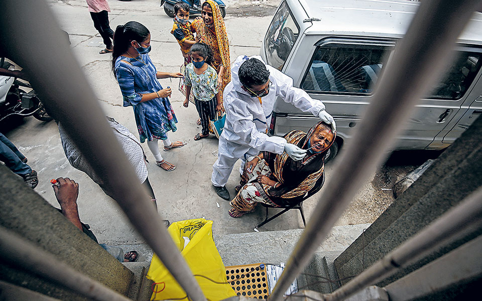 κορωνοϊός-σε-κρίσιμo-σημείο-η-πανδημία-561334090
