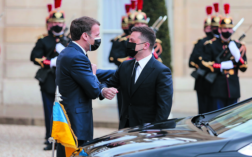 σκωτσέζικο-ντους-μετά-το-τηλεφώνημα-μ-561335008