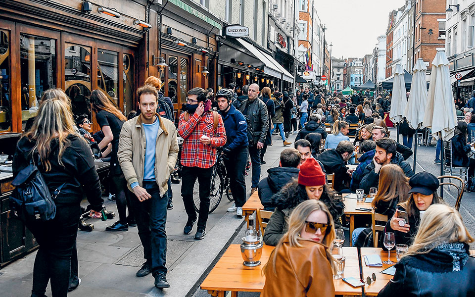 βρετανία-η-ινδική-μετάλλαξη-καθιστά-α-561337543