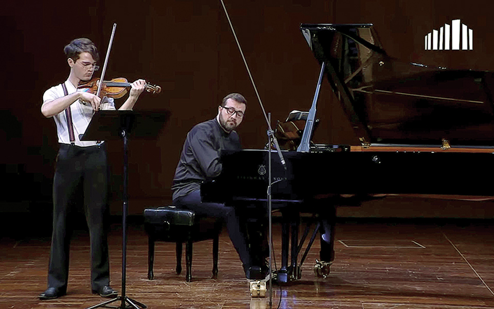 χριστόφορος-πετρίδης-ένας-νέος-βιολο-561342124