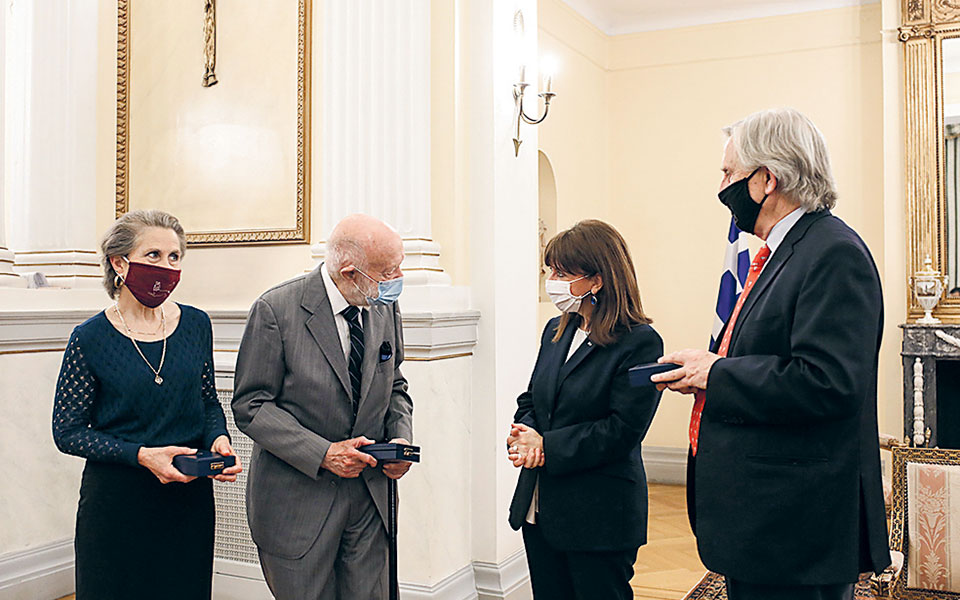 H ΠτΔ τίμησε τρεις Αμερικανούς αρχαιολόγους ως σύγχρονους φιλέλληνες-1