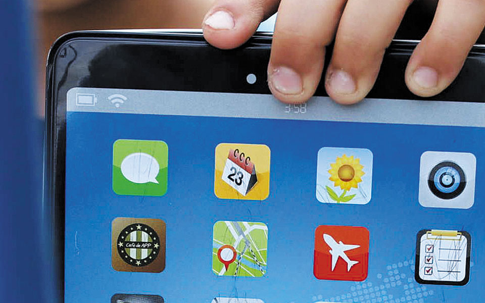 τηλεκπαίδευση-λιγότερες-ώρες-μάθημα-561338500