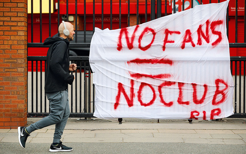 οι-φίλαθλοι-κράτησαν-όρθιο-το-ποδόσφα-561339814