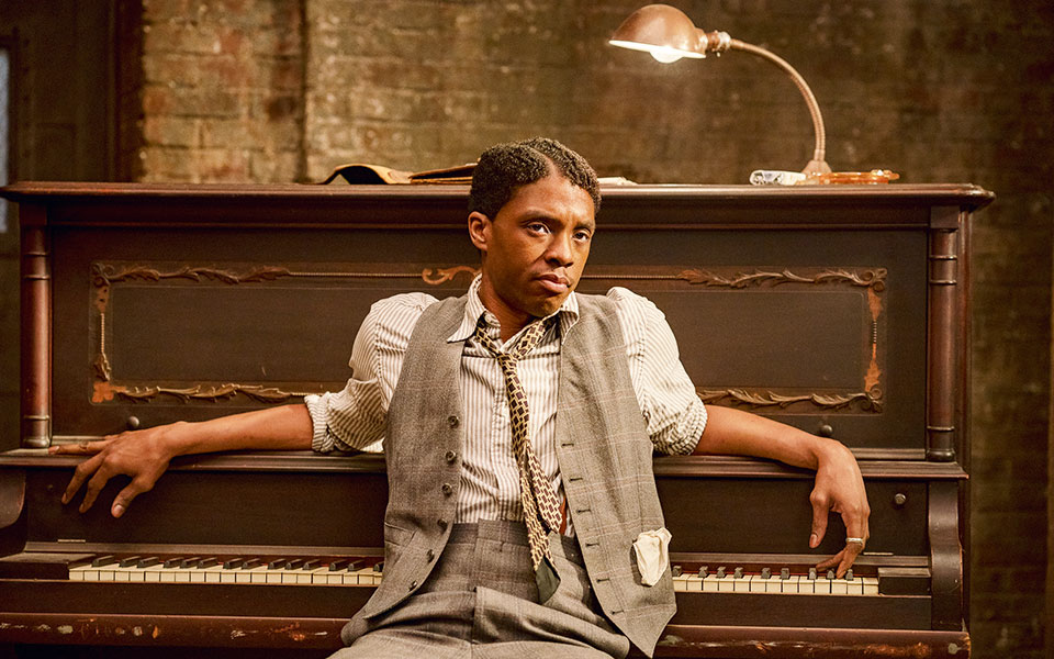 άνδρες-έτοιμοι-να-σηκώσουν-το-οσκαρ-561340120