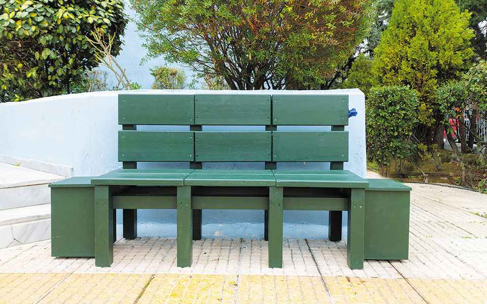 καινοτόμα-παγκάκια-από-μαθητές-λυκεί-561340084