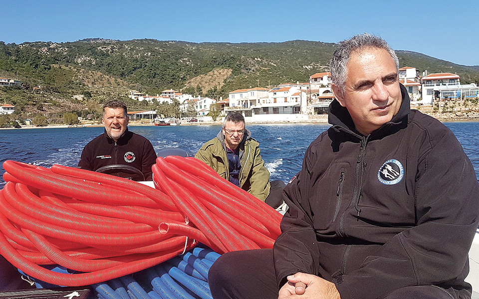 nous-και-ακρόπολη-των-ναυαγίων-561343477