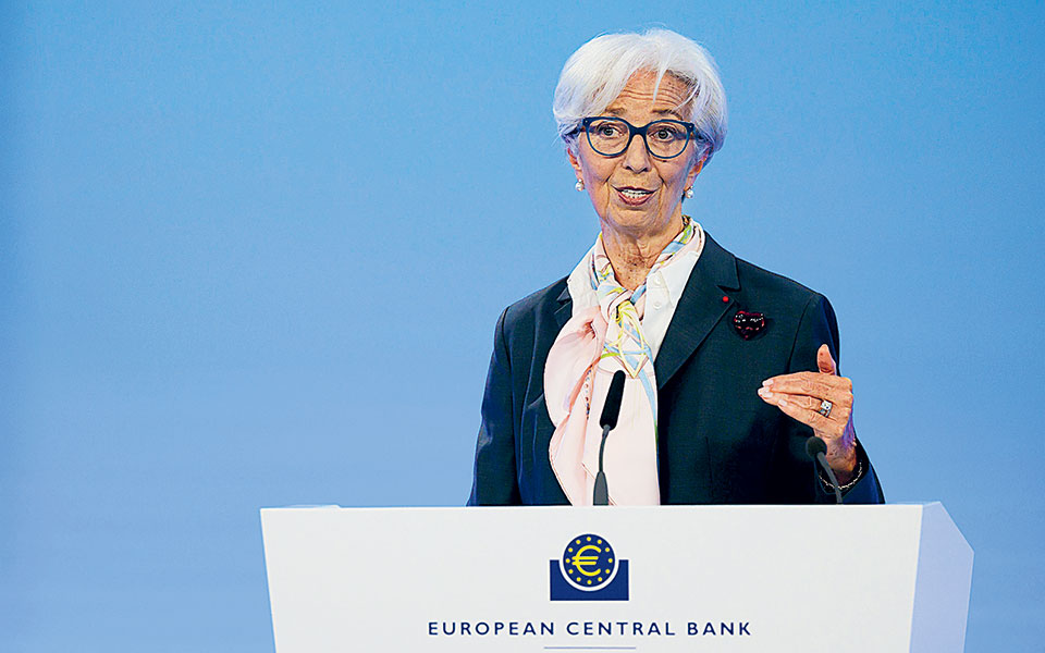 διατηρεί-τη-χαλαρή-νομισματική-πολιτ-561342376