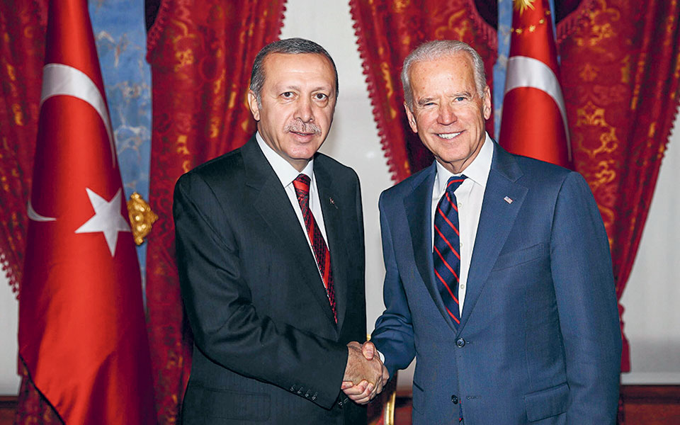 επικοινωνία-μεταξύ-μπάιντεν-και-ερντ-561342382