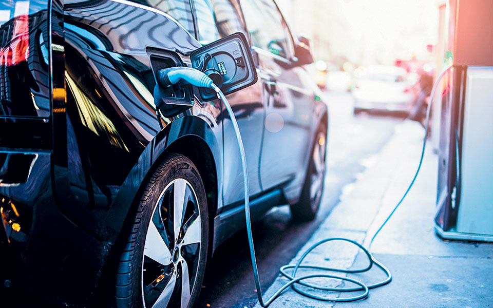 η-ε-ε-θέλει-30-εκατ-πράσινα-οχήματα-στο-561342619