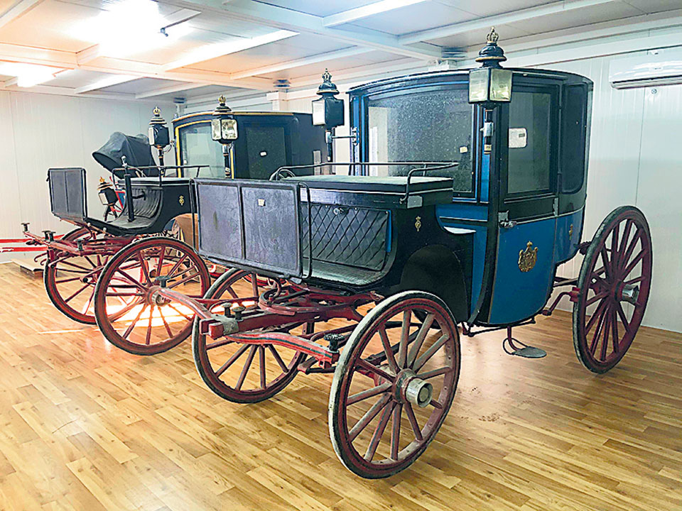 Δώδεκα άμαξες έργα τέχνης μόνο για το μουσείο στο Τατόι-1