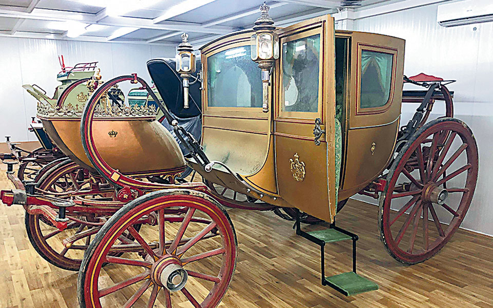 δώδεκα-άμαξες-έργα-τέχνης-μόνο-για-το-μ-561345670