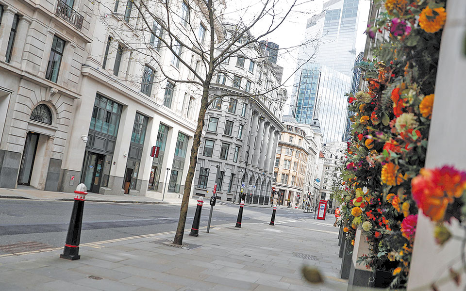 τα-άδεια-γραφεία-στο-οικονομικό-κέντρ-561347152