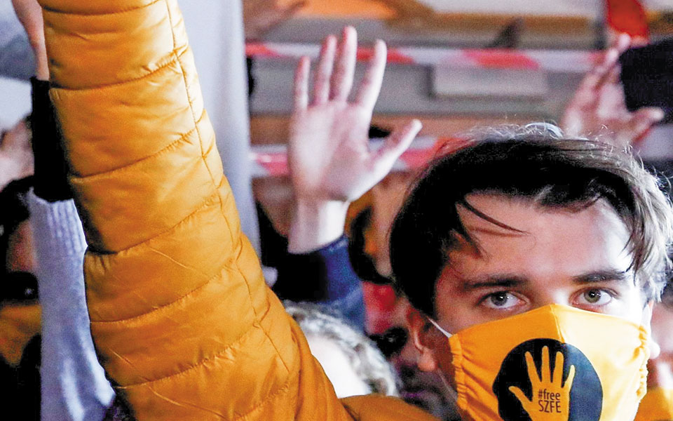 βίκτορ-όρμπαν-επιδιώκει-να-ελέγξει-κα-561346795