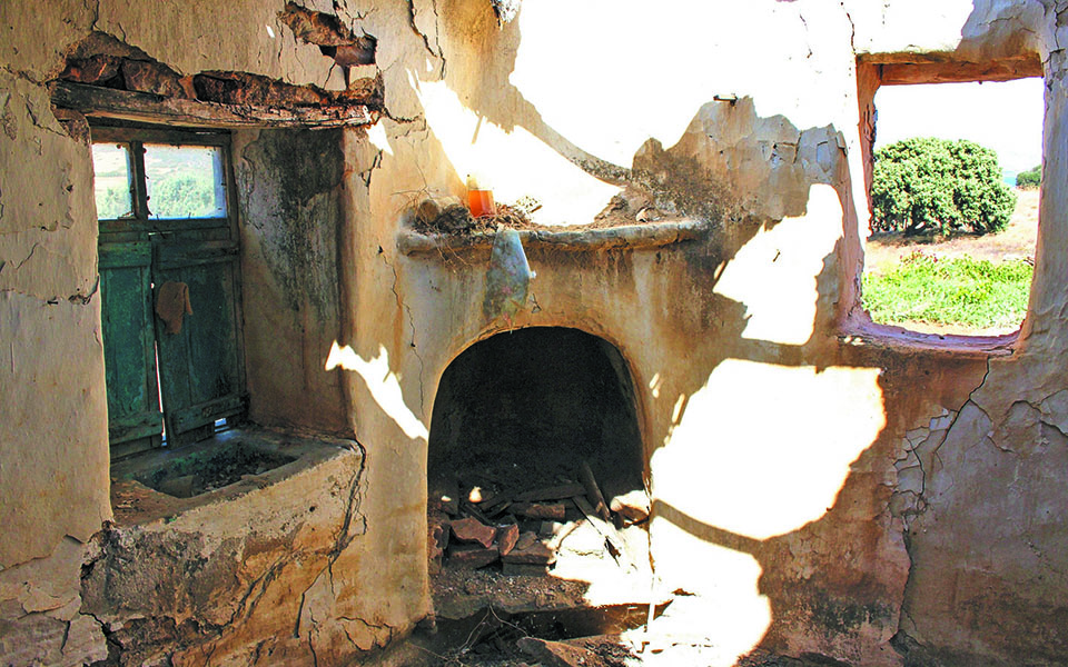 «Αρχαιολογία του Χτες»: ερειπωμένα σπίτια και υποστατικά του Αιγαίου σιγοψιθυρίζουν την ιστορία τους-1