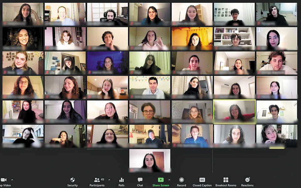 μαθητές-διδάσκουν-την-τέχνη-της-ρητ-561347101