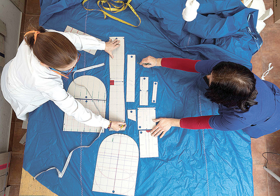 Η Salty Bag με τη δική της φατούρα, που ματαχρησιμοποιεί πανιά-2